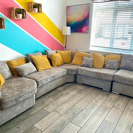 Spacious Bournemouth Group Haven: 8-Bedroom Comfort Near Town & Beach Exterior photo