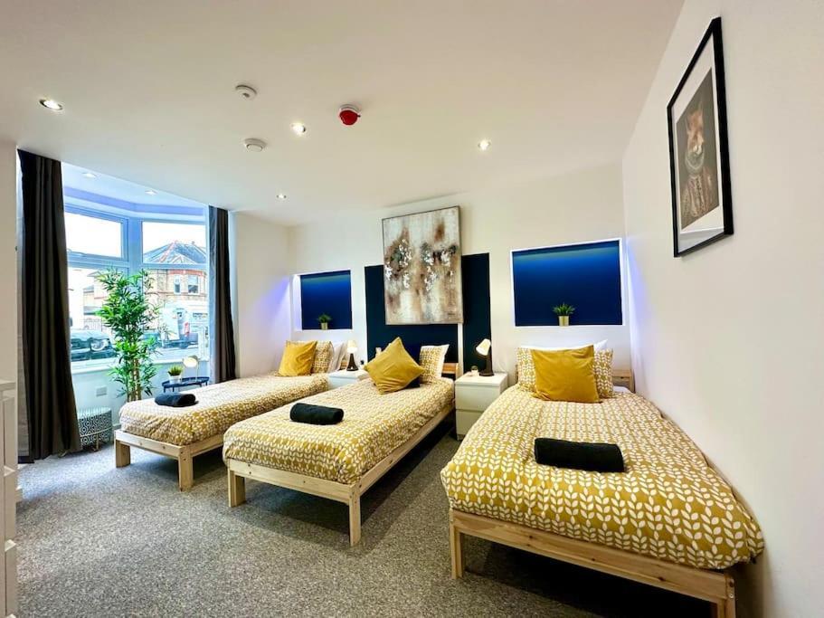 Spacious Bournemouth Group Haven: 8-Bedroom Comfort Near Town & Beach Exterior photo