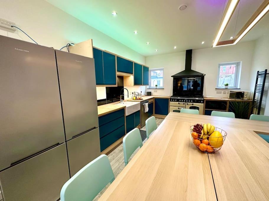 Spacious Bournemouth Group Haven: 8-Bedroom Comfort Near Town & Beach Exterior photo