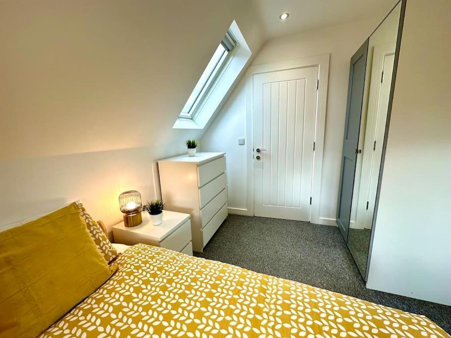 Spacious Bournemouth Group Haven: 8-Bedroom Comfort Near Town & Beach Exterior photo