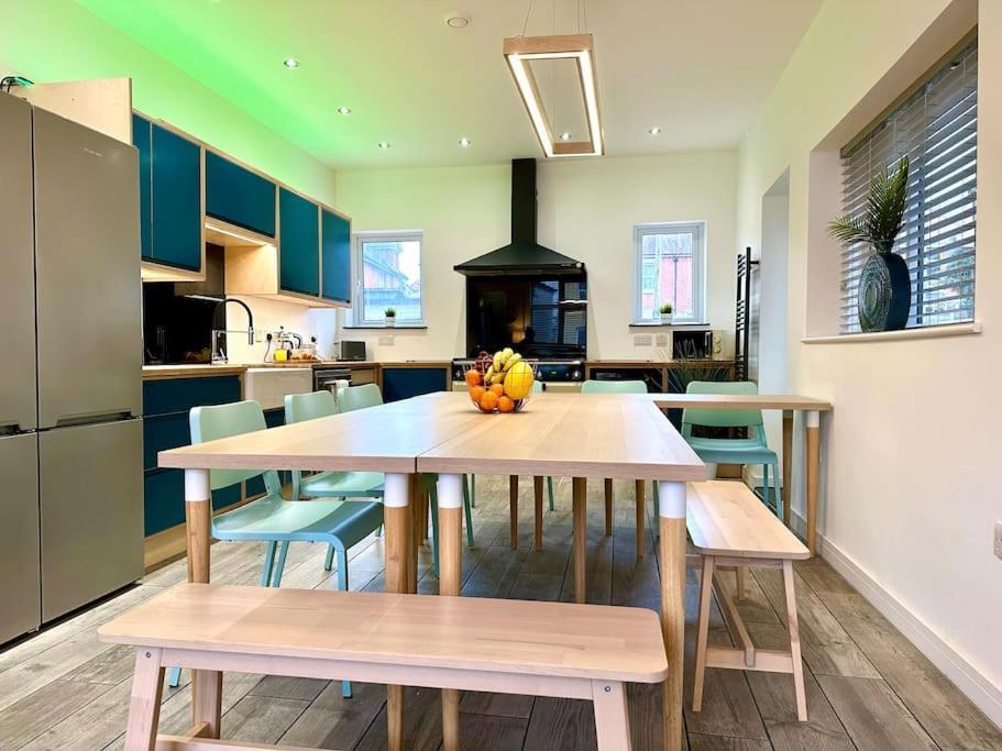 Spacious Bournemouth Group Haven: 8-Bedroom Comfort Near Town & Beach Exterior photo