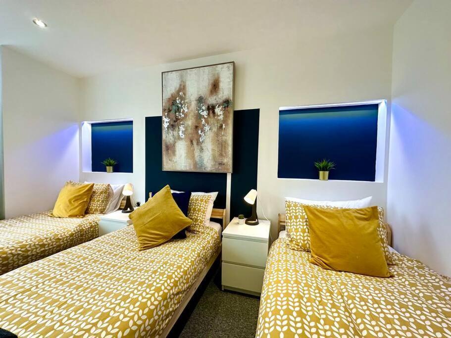 Spacious Bournemouth Group Haven: 8-Bedroom Comfort Near Town & Beach Exterior photo
