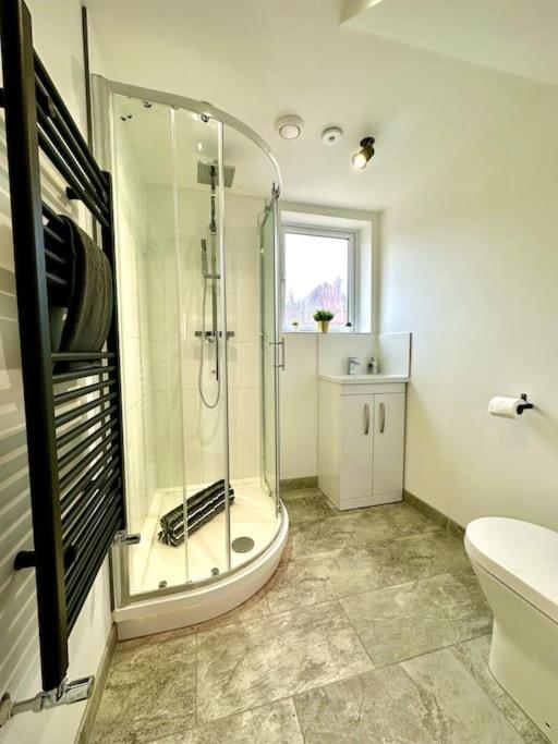 Spacious Bournemouth Group Haven: 8-Bedroom Comfort Near Town & Beach Exterior photo